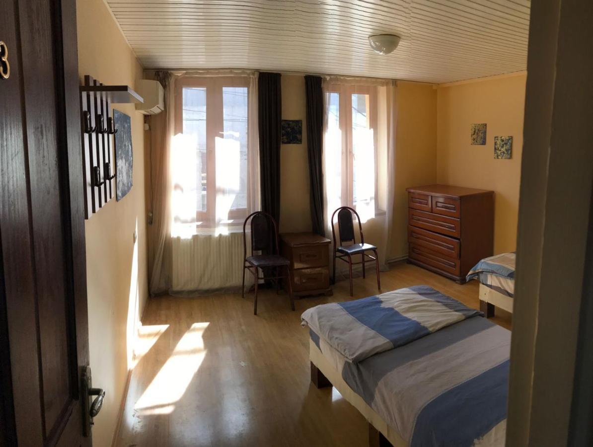 Home Stay Georgia Tbilisi Bagian luar foto