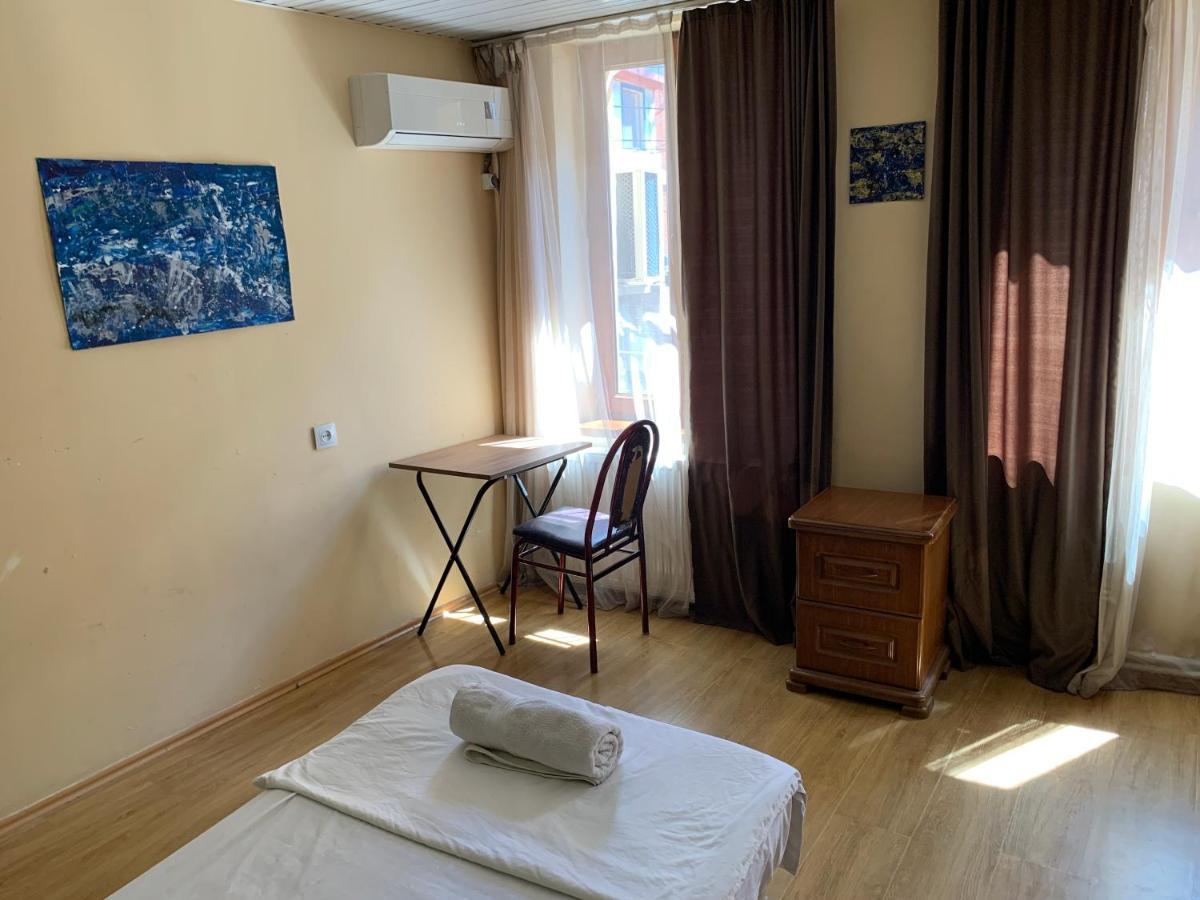 Home Stay Georgia Tbilisi Bagian luar foto
